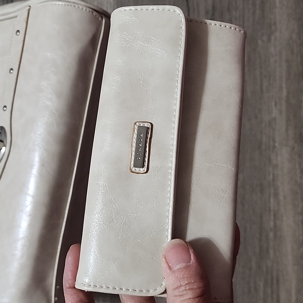 Strada Elegant Cream Shoulder Bag - Picture 4 of 6